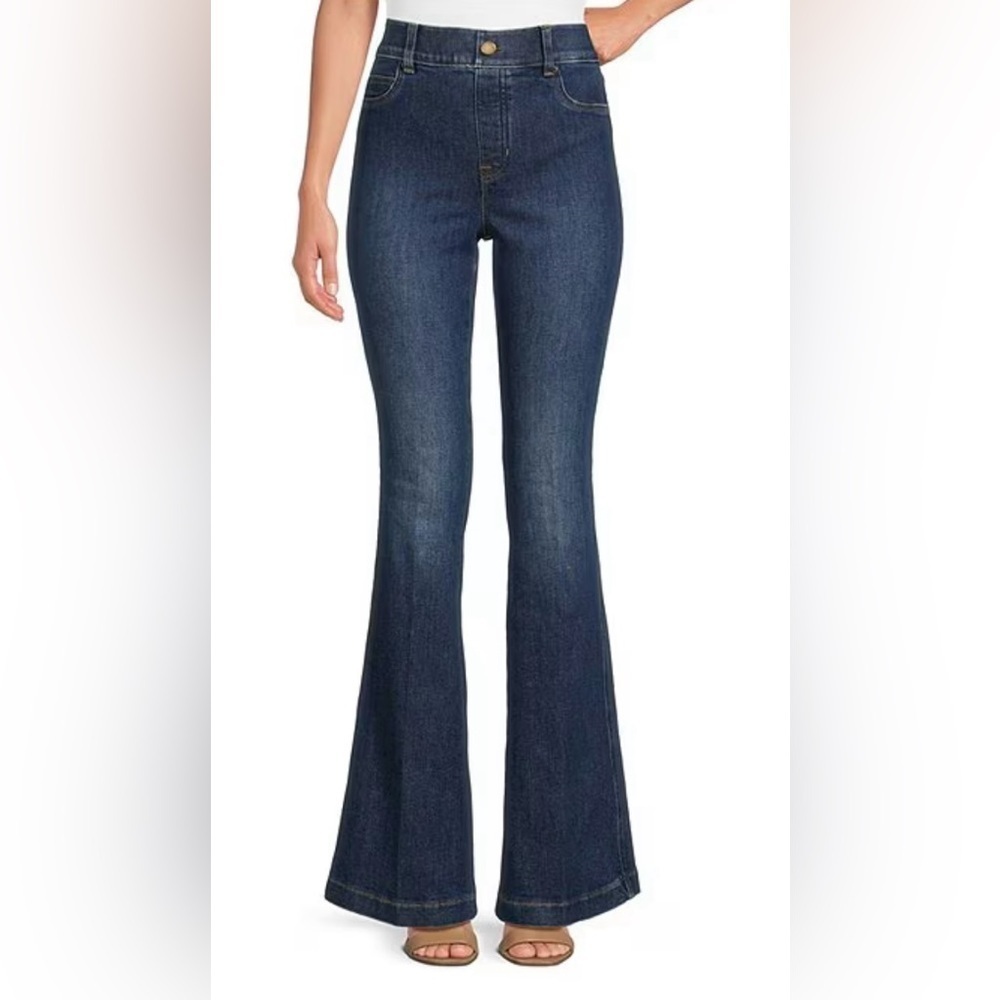 SPANX Mid Wash Blue Flare Jeans in size Large  Pull on Jeans